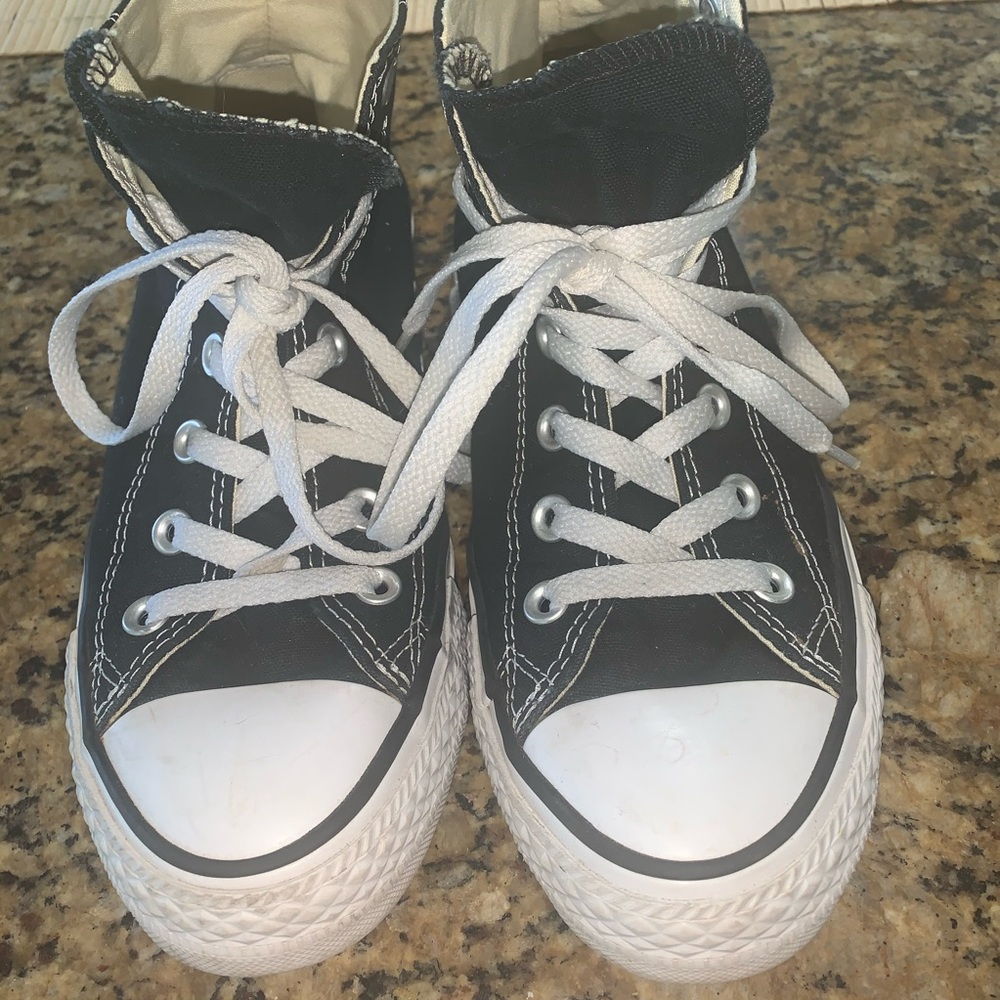 Converse in excellent condition women’s size 8